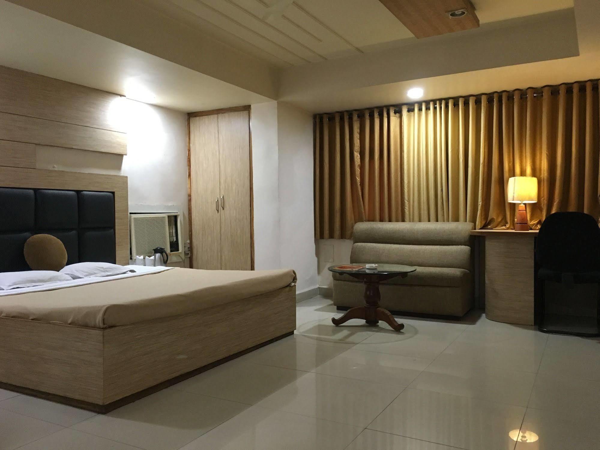 Hotel Grand Arjun Rāipur Eksteriør bilde